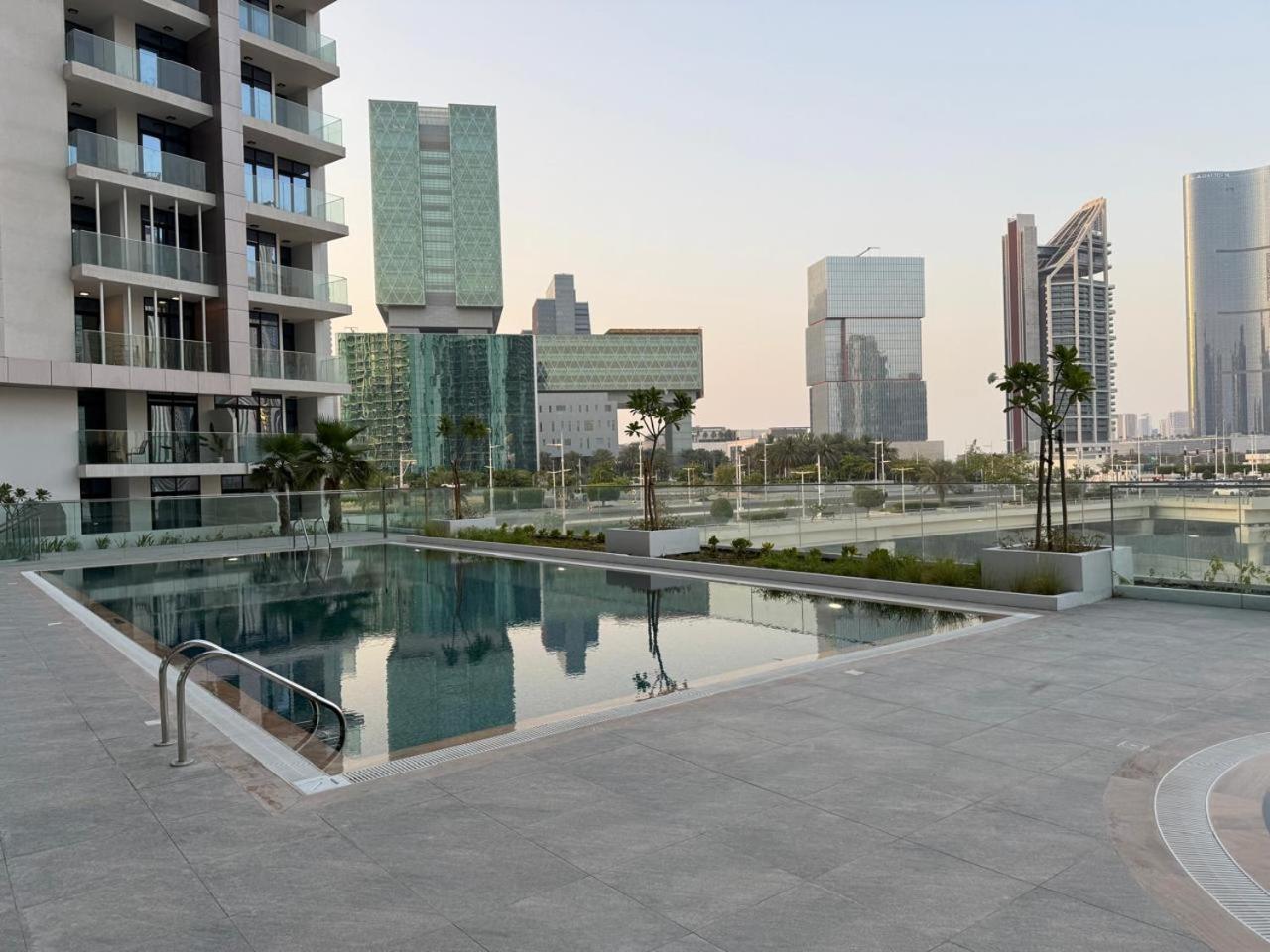 Al Maryah Near Cleveland And Galleria Mall 1 *
